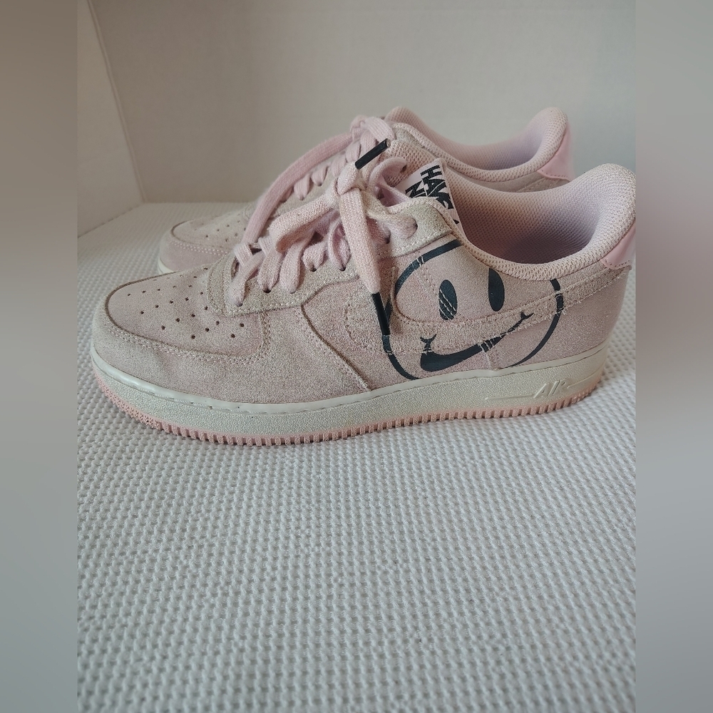 Nike Pink Smiley Face Sneakers Size 8